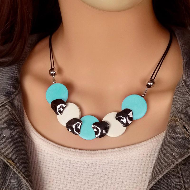 

Модне кольє для жіночих ювелірних виробів зелений