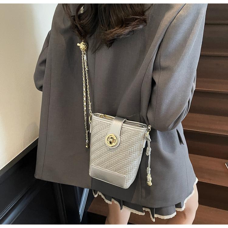 Popular small bag women's summer new versatile chain messenger bag casual bucket bag