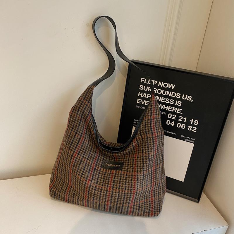 Large Capacity Bag Women'S Winter Leisure Shoulder Underarm Shopping Bag Commuting To Work Versatile Tote Bag