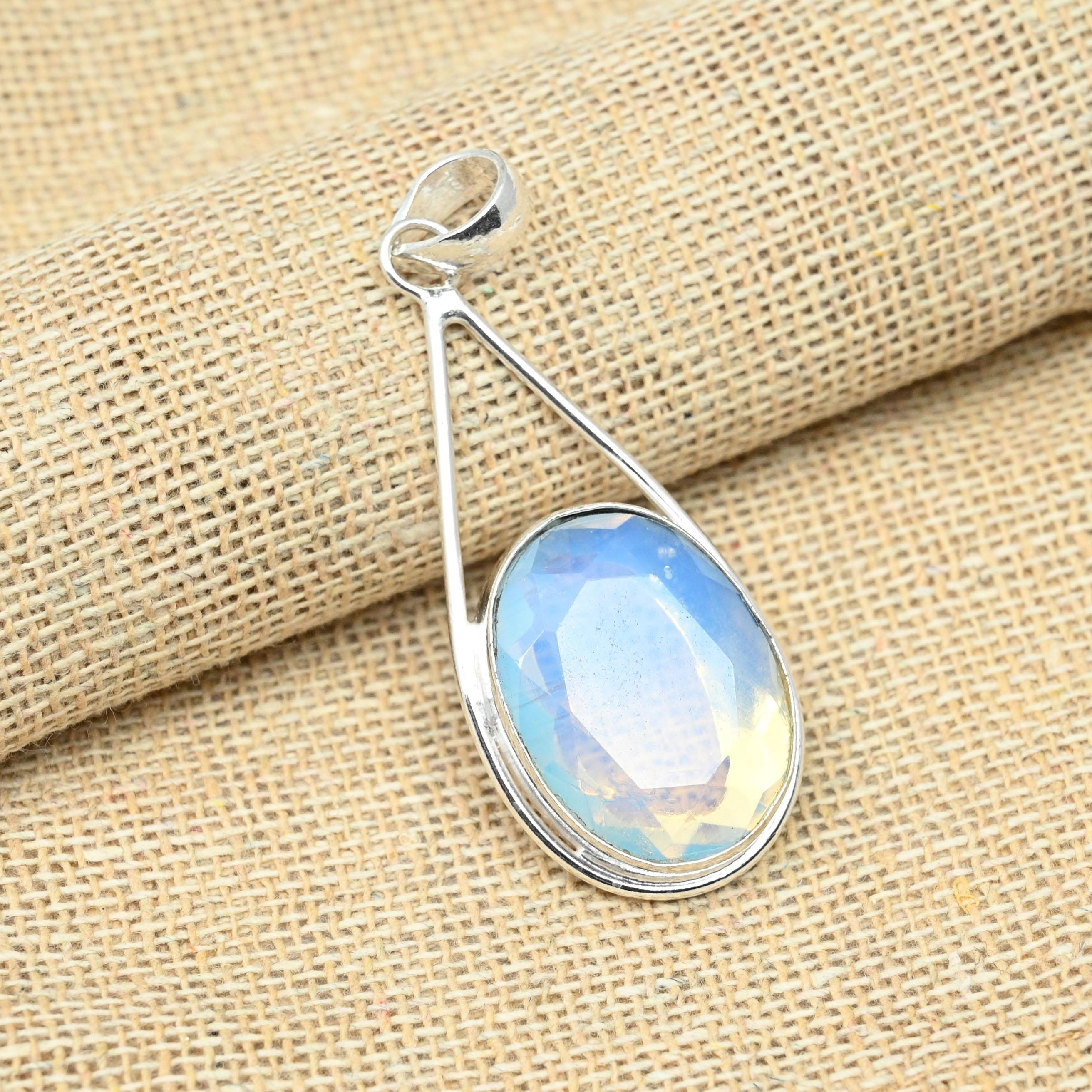 

Молочный опал Красивый драгоценный камень 925 пробы Серебряный кулон Ювелирные изделия ручной работы 2.16 Inches белый