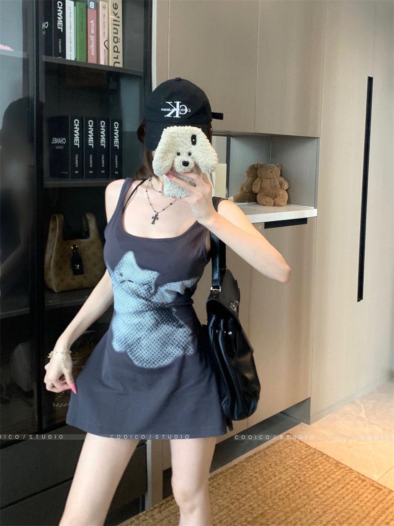 

Women s Gray Sweet & Spicy Cat Print U-Neck Waist-Slimming Sleeveless Tank Top Large