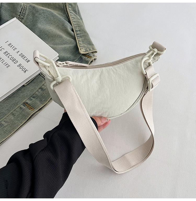 Nylon bag women's large capacity 2025 new niche design shoulder messenger bag high-end foreign style dumpling bag