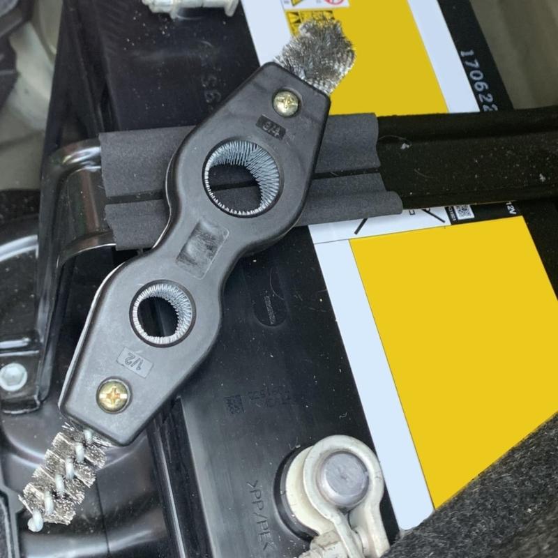 Car Battery Terminals Brush Internal External Thread Wire Brush Multifunction Double Head Double Hole Rust Cleaning Tool