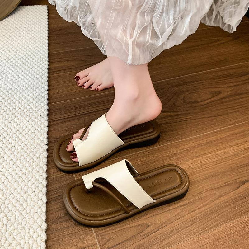 2025 summer new niche design sense cover toe casual versatile sandals wear soft bottom comfortable retro slippers women