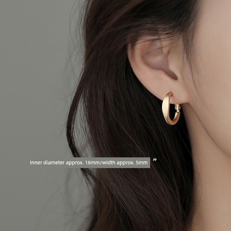 

[Xiangnan] 925 Silver Frosted Simple Bracelet Earrings Special-Interest Design 2025 New Hot-Sale Earrings Female Fancy Earrings 925 silver needle matte ring earrings (two price)