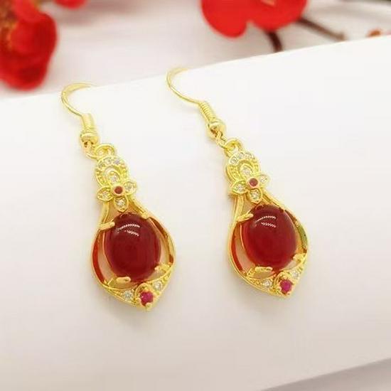 Elegant Red & Gold Four-Leaf Clover Earrings - Versatile Fashionable Ear Hooks for Women