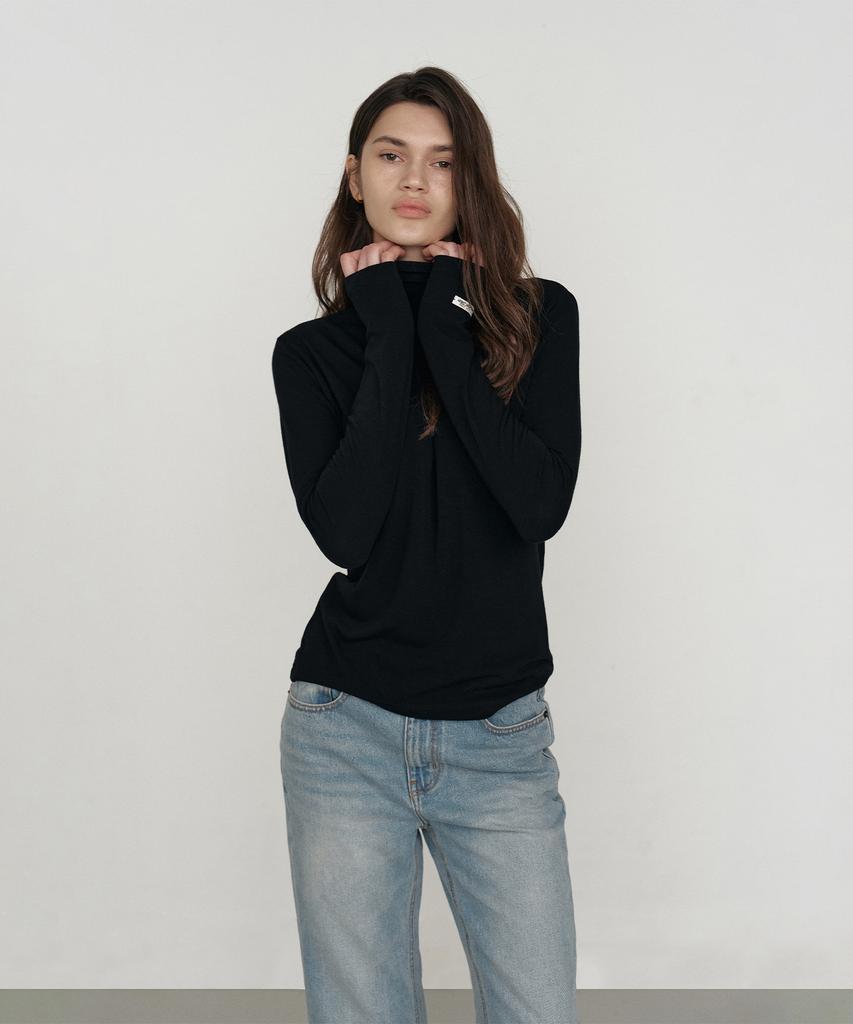 Isibchilwai Basic Wool Neck Top (Black)