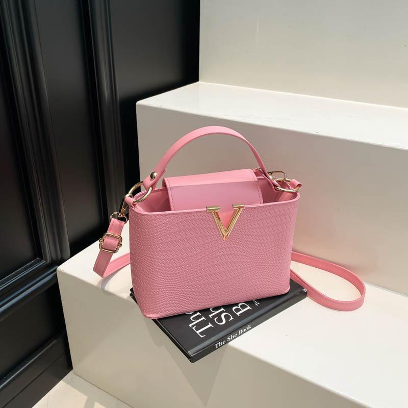 Light Luxury Fashion 2025 Autumn New Shoulder Retro Personalized Messenger Trend Women's Bag Handbag Small Bag