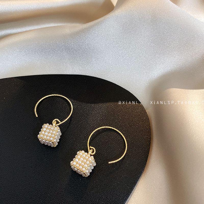 

Accessible Luxury Female Best Selling Niche Style Unique Elegant Pearl Earrings Ear hook