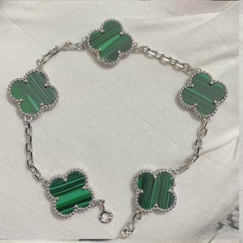 Hochwertiger roter Chalcedon Laser vierblättriges Kleeblatt fünfblütiges Armband 18K Roségold leichter Luxusschmuck Geschenk für Freundin