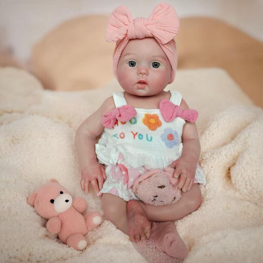 45CM Realistic Soft Silicone Reborn Infant Doll - Perfect Gift or Role-Playing Toy
