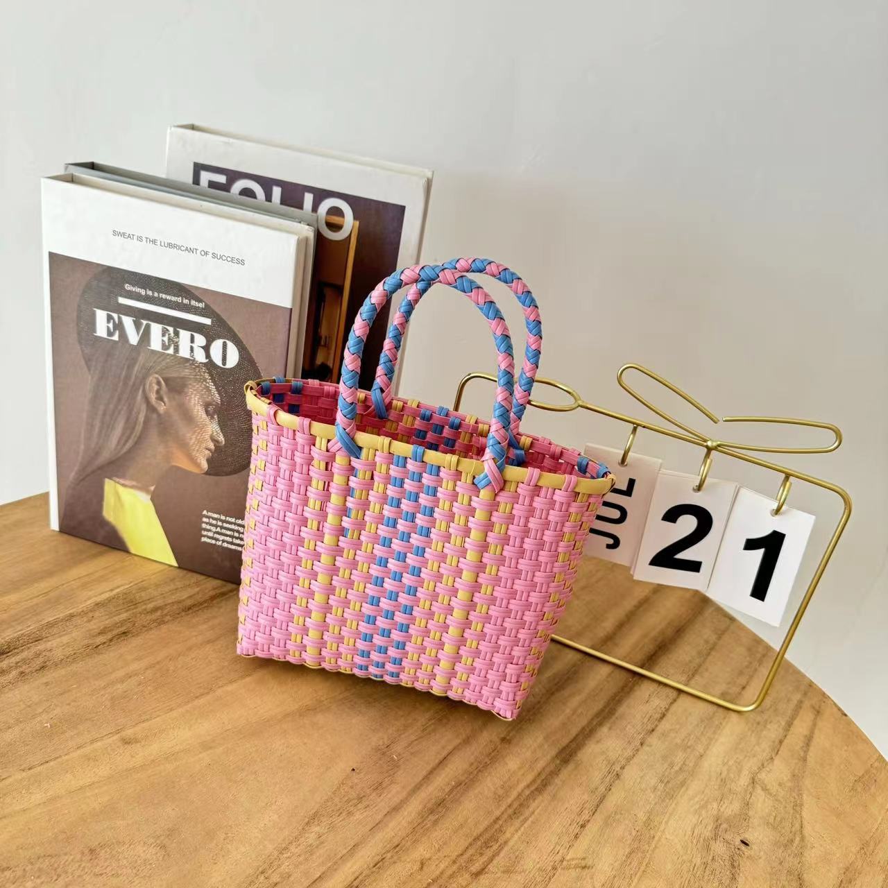 

New small colored plastic strip woven small square bag change bag cute children s bag vacation easy beach bag 21*6*14 розовый