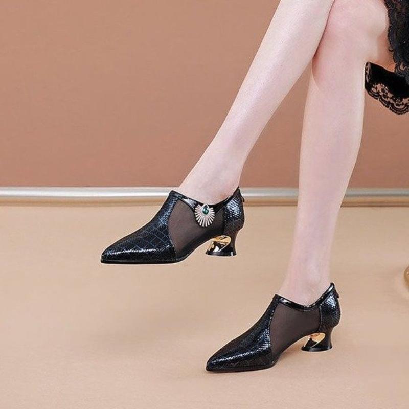 Women's Hollow Middle Heel Sandals Thick Heel Spring and Summer Pointed Shoes Hollow Pointed Breathable Shoes