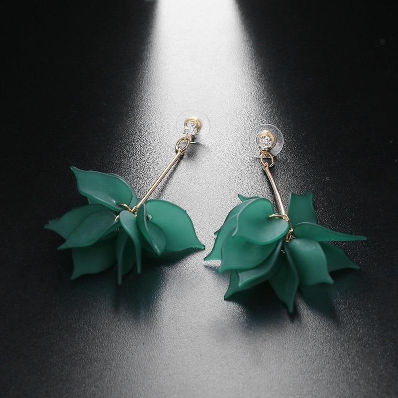 

1 Pair Of Petal Pendant Earrings, Fashionable Lotus Flower Earrings, Versatile Earrings With Temperament зелений