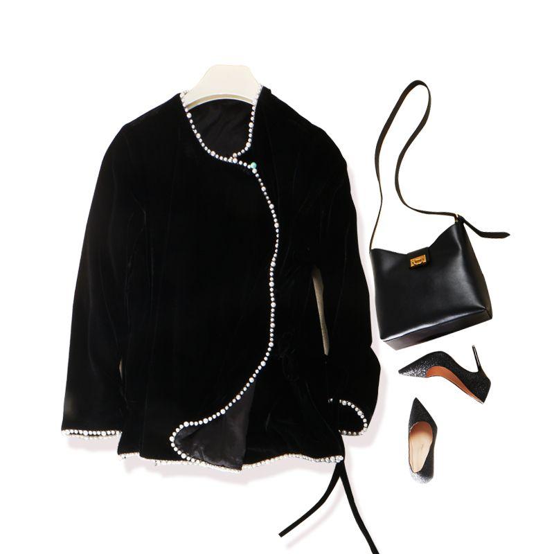 

Pearl Edging Show Design Velvet V-neck T-shirt Black 4XL