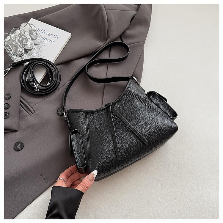 

Niche design 2025 summer new women s bags, high-end fashion single shoulder fashion versatile commuter messenger bag чорний