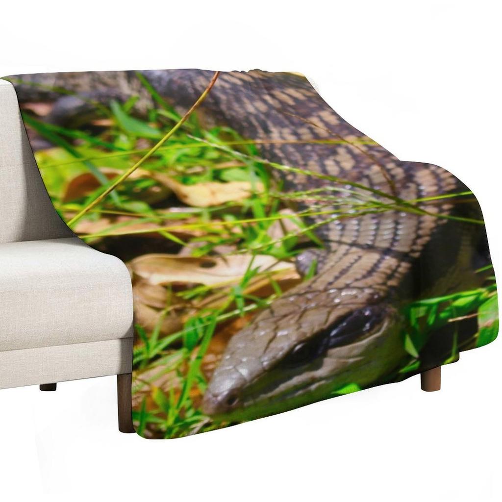 Blue Tongue Lizard in the Garden! Throw Blanket Stylish Warm Blanket for Living Room Bedroom