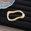 Elegant Irregular Oval Brooch: Minimalist Light Luxury for Autumn/Winter Women's Fashion