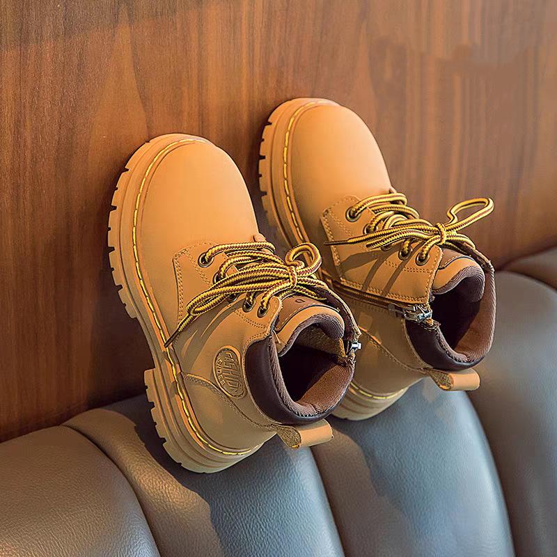 Kinder kleine gelbe Stiefel Mädchen 2025 neue Martin-Stiefel Herbst und Winter Jungen Fried Street Britischer Stil kurze Stiefel vielseitige Stiefel mit weicher Sohle