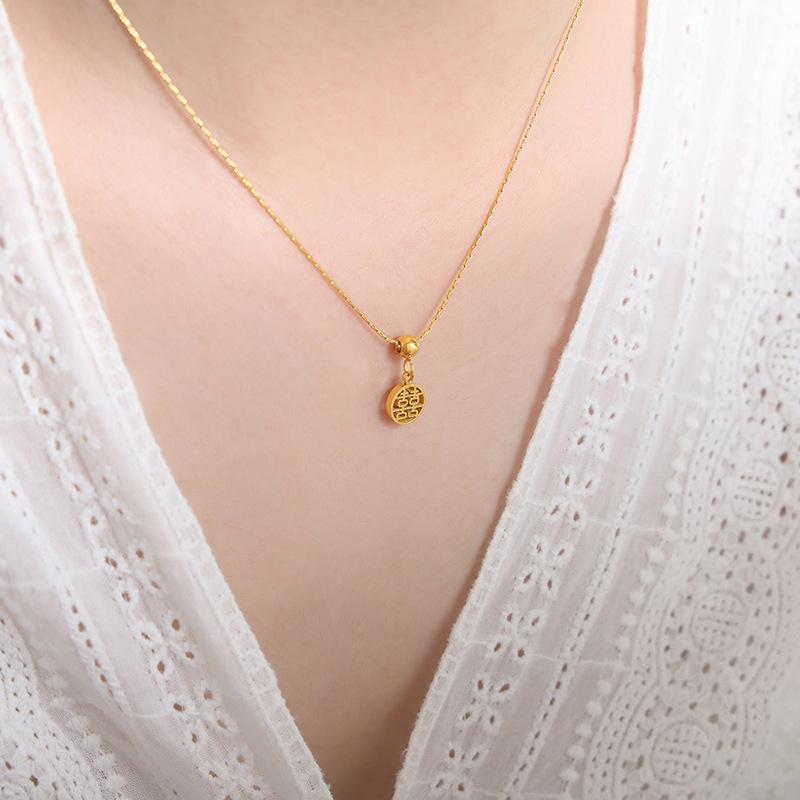 

Нишевая маленькая свежая темпераментная девушка-студентка круглая брендовая двухсторонняя подвеска-благословение ожерелье из титановой стали ключичная цепочка универсальные ювелирные изделия