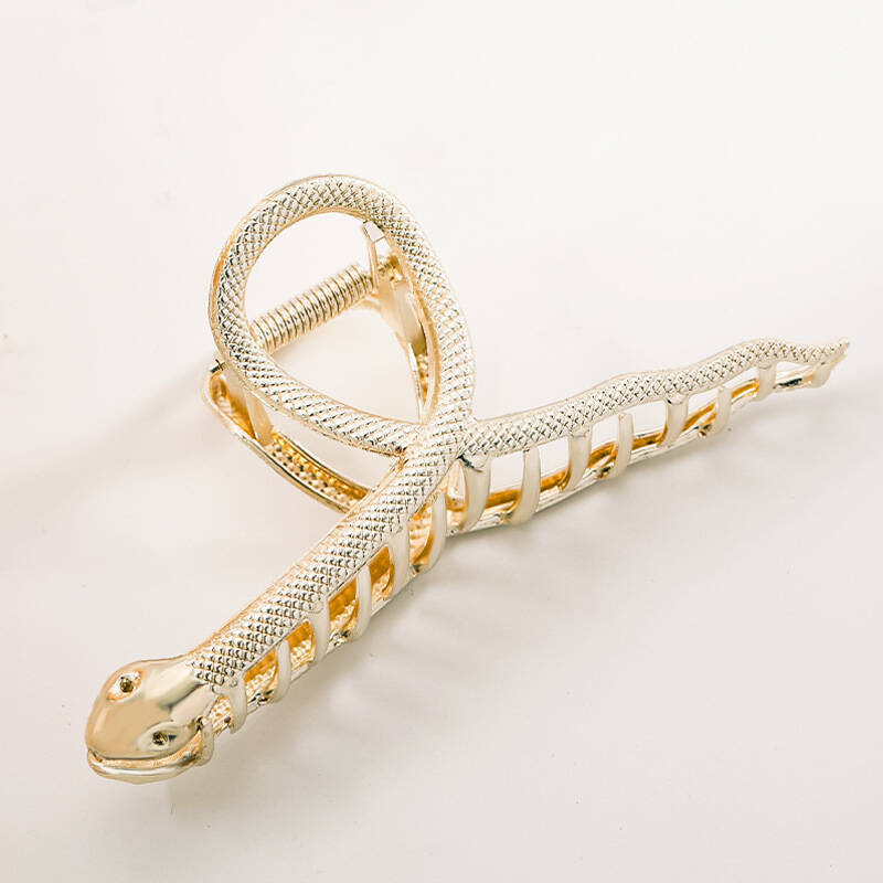 

New Punk Cool Metal Hair Claws Korean Geometric Snake Shape Shark Hair Clip Clamp Girls Hair Accessories Women Hairpins Headwear