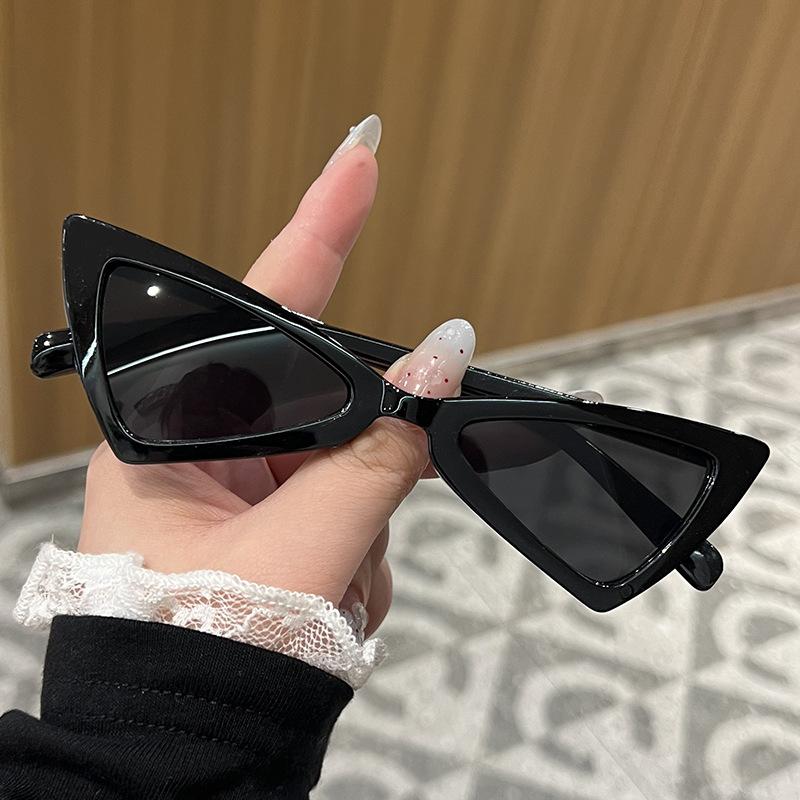 

New Small Frame Retro Irregular Sunglasses For Men Fashion Women Cat Eye Sun Glasses Glasses Men And Women Triangle Eyewear 1PC