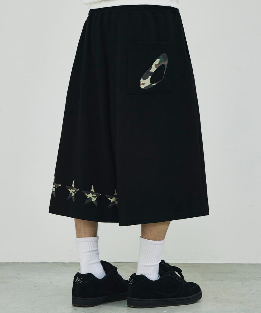 SCALLYWAG Back Camo Star Bermuda Sweat Shorts [Black]