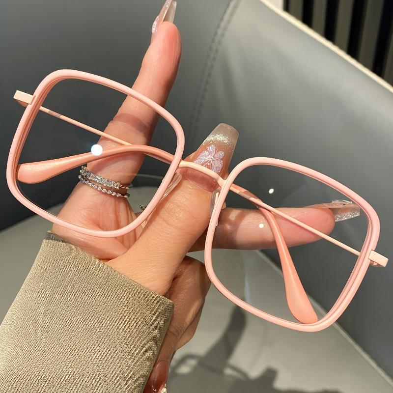 A New Set of Fashionable and Trendy Flat Lens Frame Glasses with High Aesthetic Value and No Makeup