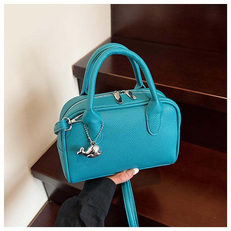 

Simple solid color handbag women s spring summer new versatile shoulder bag fashion commuter messenger bag синий