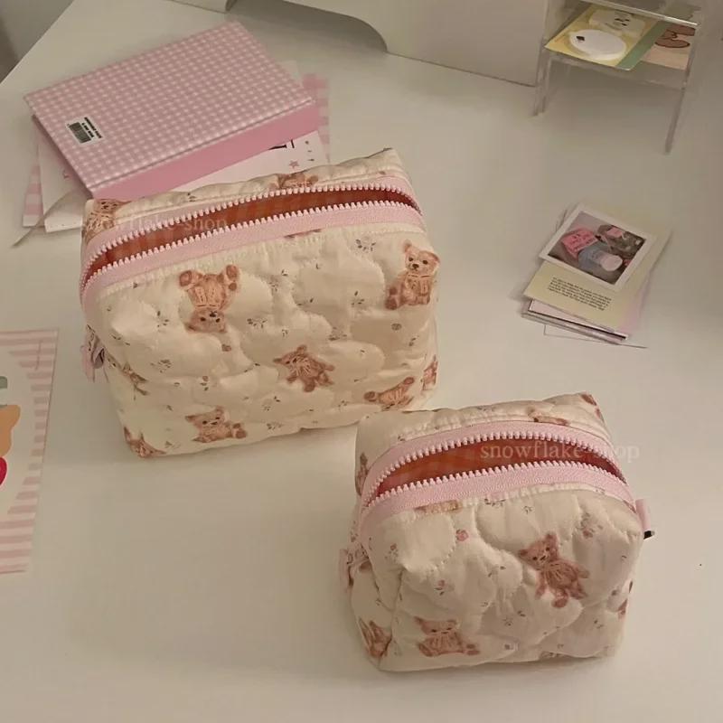 Xiaohongshu Quilted Bear Cosmetic Bag: High-Value, Gentle Print Wash Bag