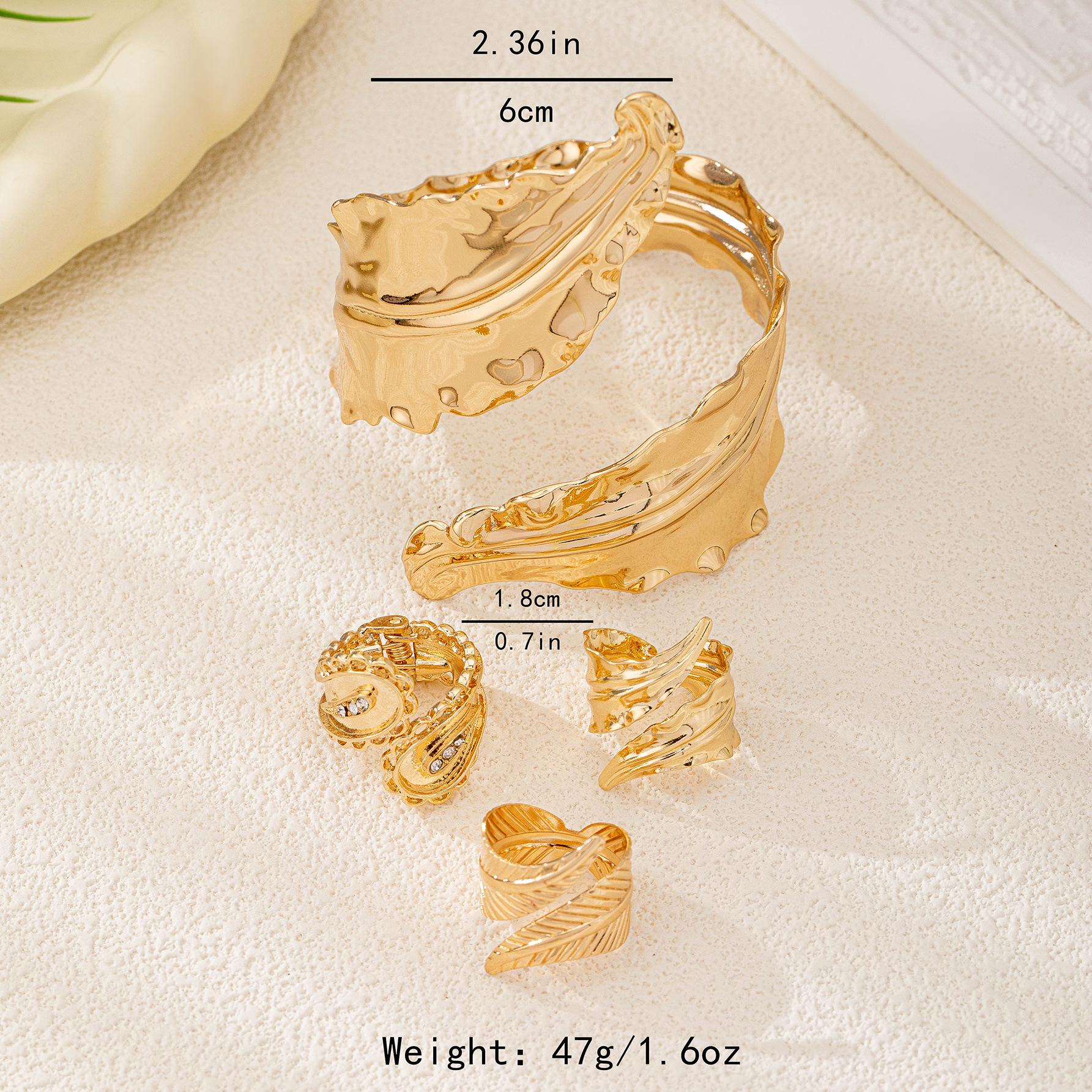 

Ретро Золотой Плиссированный Браслет-Лист и Набор Регулируемых Спиральных Колец