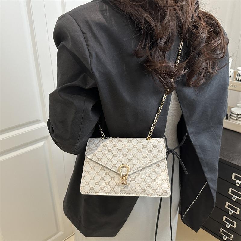 New Simple and Beautiful Trend Retro Casual Fashion Chain Single Shoulder Underarm Messenger Bag Women