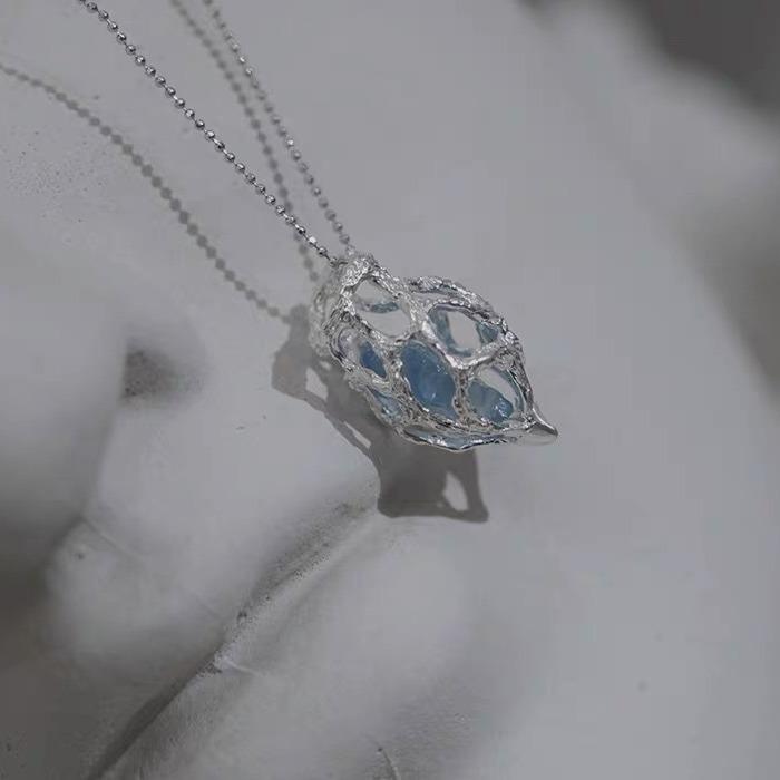 Blue Ice Pendant Aquamarine Gravel Necklace Women'S Temperament Blue Crystal Pendant Collarbone Chain