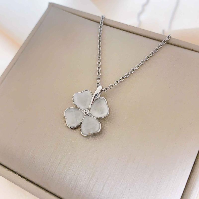 Necklace - Women's Summer Sophisticated Four-Leaf Clover Cat Eye Necklace - Simple and Stylish for Any Season
