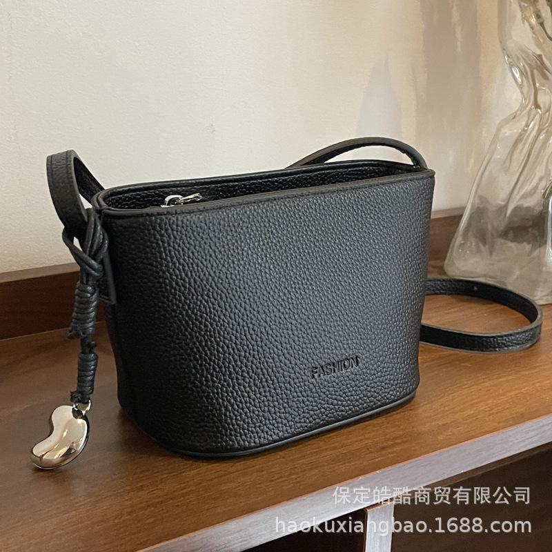 Crossbody bag women's bag 2025 new summer versatile Korean version ins bucket bag high-end foreign style explosive mobile phone bag
