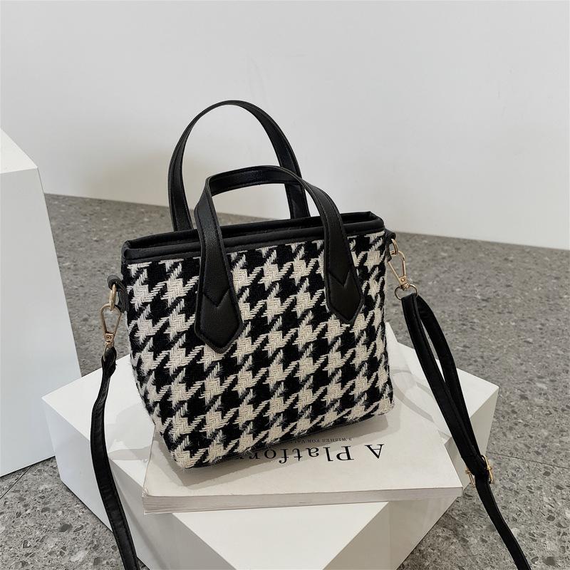 Niche design sense spring and summer bag women's new trendy versatile thousand bird grid shoulder portable messenger bag