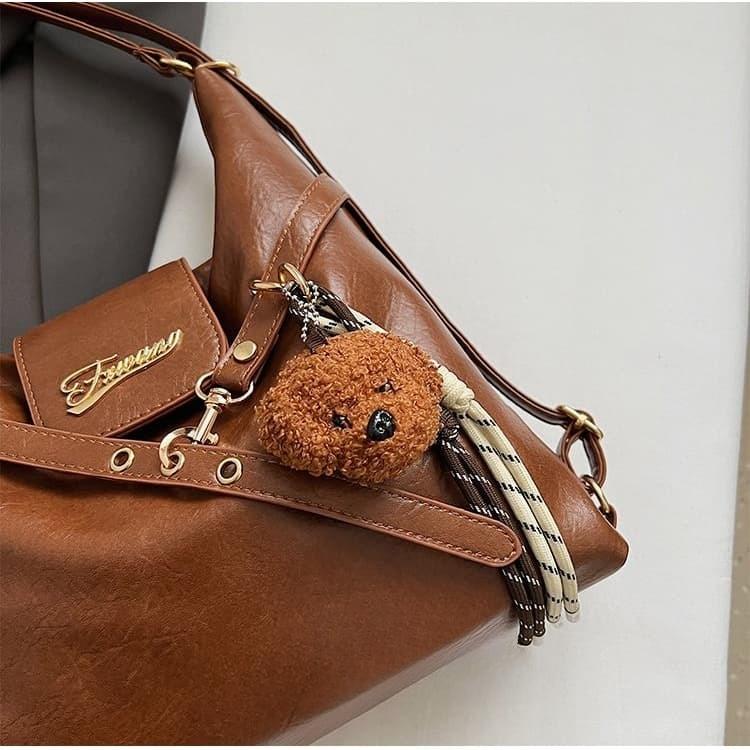 Portable casual handbag for short trips with one shoulder