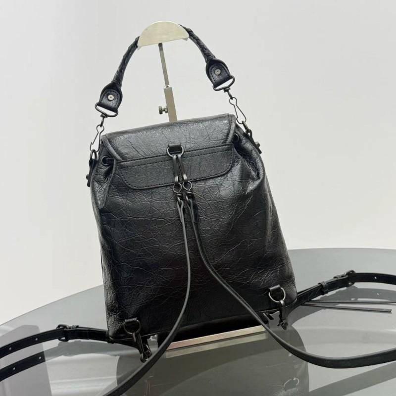 Parisian Trend Backpack Genuine Leather Rivet Motorcycle Bag Unisex Large Capacity Commuter
