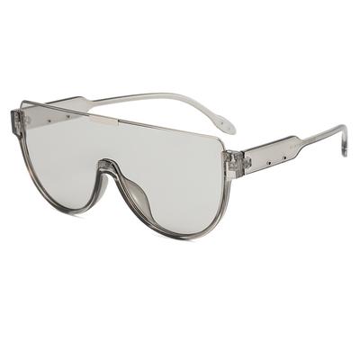 Gli occhiali da sole con montatura grande per le donne sono carini e alla moda. Indossare occhiali da sole per gli uomini e andare in bicicletta per ripararsi dal sole è una tendenza.