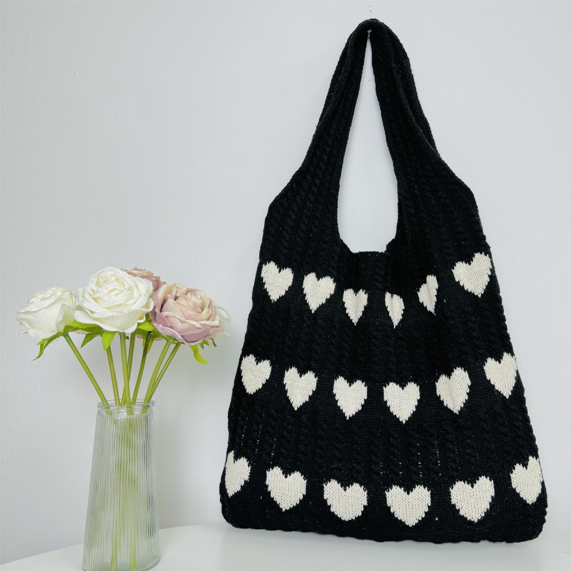 

2023 Exclusive Large Capacity Heart Pattern Knitted Tote Bag