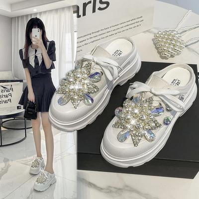 Vår Nya Kvinnors Sneakers Tofflor Designer Plattform Mules Platt Sandal Söt Casual Snörning Pärla Kristall Grund Damskor