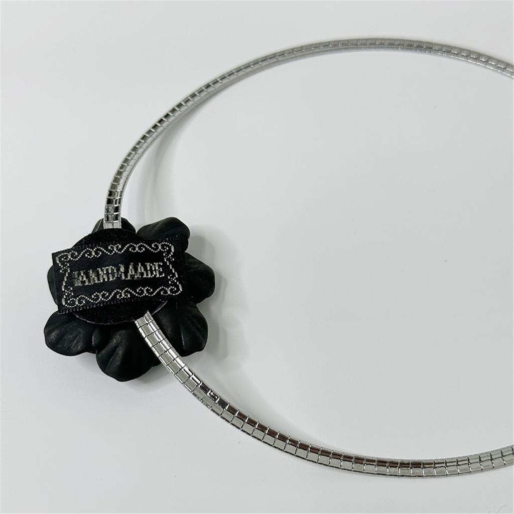 Tooxika Lüks Küçük Üç Boyutlu Siyah Çiçek Yaka Moda Yüzle Uyumlu Choker Köprücük Kemiği Kolyesi