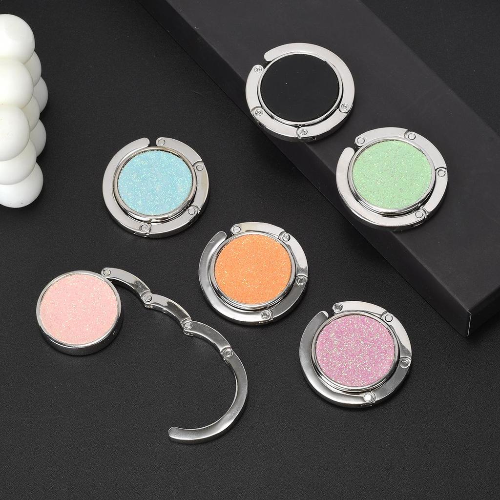 Kulatý skládací háček na kabelku – Přenosný kreativní věšák na batoh na okraj stolu.