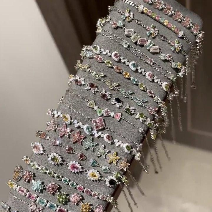 Gold-Plated Zircon Mother-of-Pearl Floral Bracelet: Elegant Luxury Design Jewelry