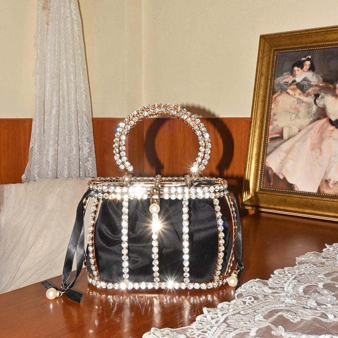 

Ladies Rhinestone Evening Bag Fashionable Banquet Luxury Designer Handbag Metal Unique Bucket Versatile Women Tote Bag чёрный