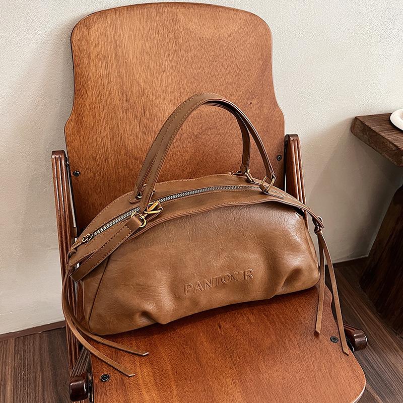 

Корейский нишевый дизайн маленькая женская сумка 2024 маленькая свежая повседневная однотонная модная простая сумка через плечо подмышкой коричневый