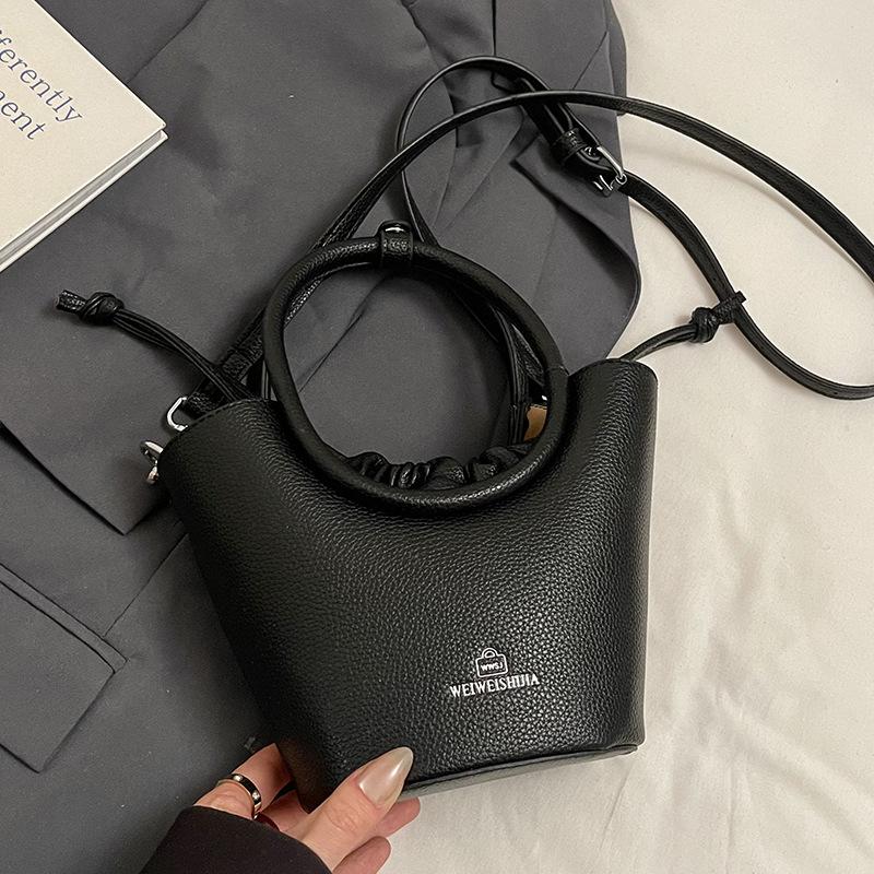 Spring and Summer Popular Korean Popular High-end Sense Portable Bucket Bag Temperament Casual Commuting Style Versatile Shoulder Messenger Bag