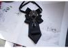 Herrenhemd im koreanischen Stil mit Fliege und Reversblume - Trendige Krawattenaccessoires 2025