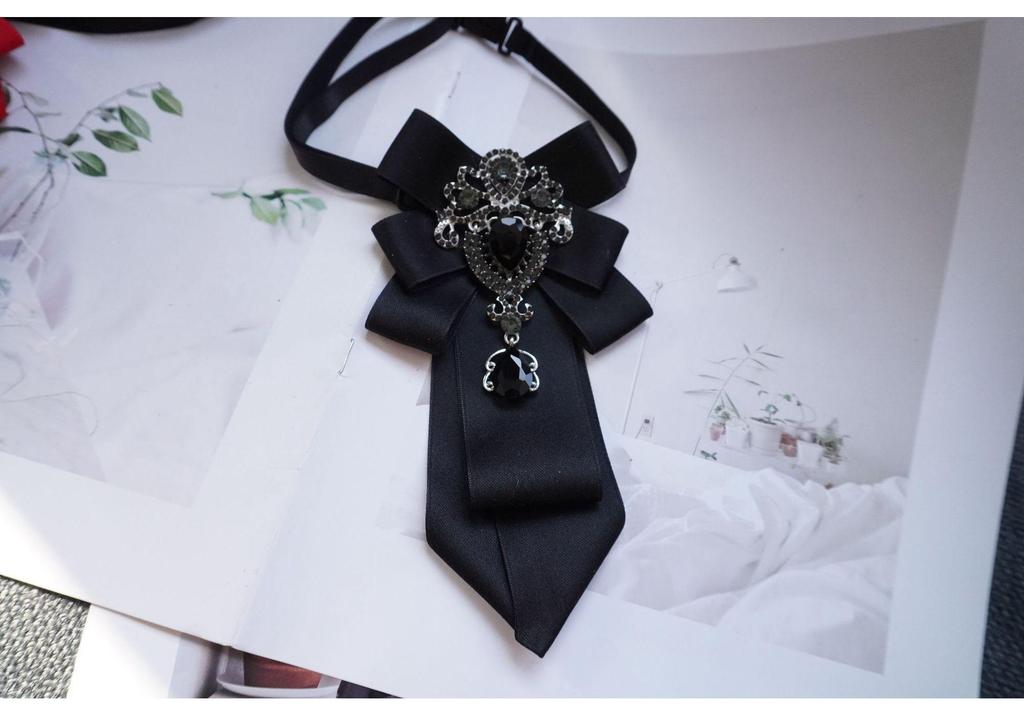 Herrenhemd im koreanischen Stil mit Fliege und Reversblume - Trendige Krawattenaccessoires 2025