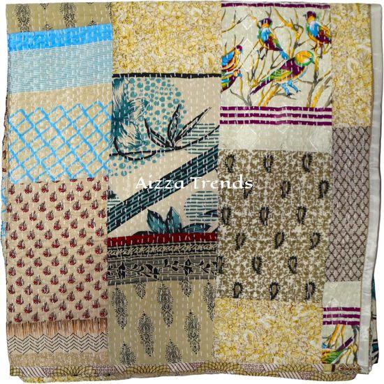 Aizza Trends Handgefertigte Patchwork- und Patola-Arbeit Kantha-Quilt aus reiner Baumwolle - Traditionelle indische Tagesdecke - Vintage Baumwollseide Sari-Quilt